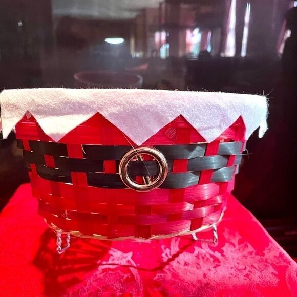 8 SANTA BASKETS 8.5”x4” NWT - Picture 2 of 4